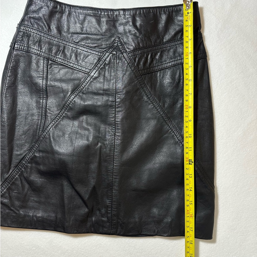 Elegant Black Leather Mini Skirt - Picture 8 of 8
